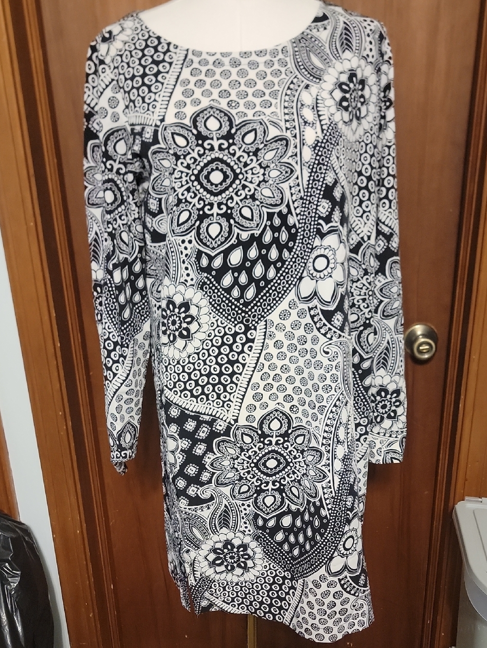 Women's Long-Sleeve Black & White Patterned Dress